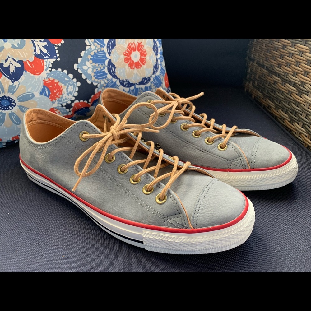 *NEW* Men’s Converse size 10